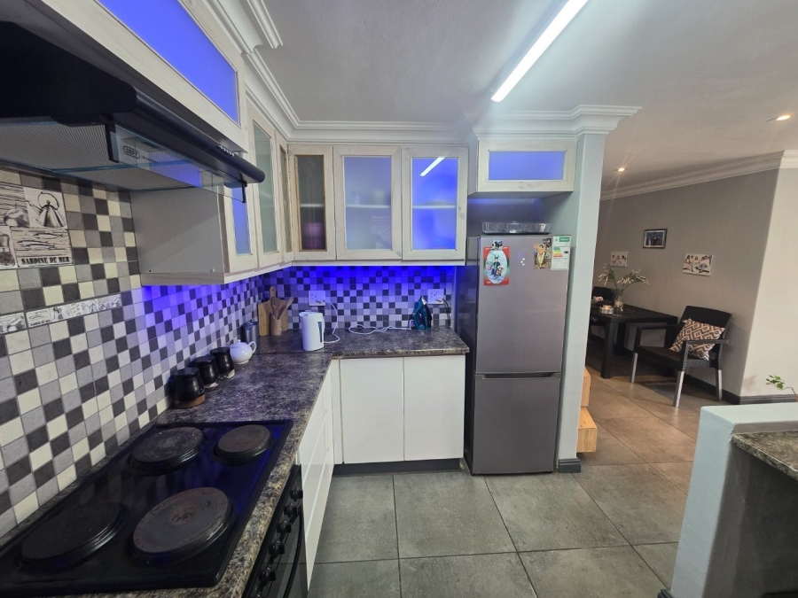 5 Bedroom Property for Sale in Portlands Western Cape